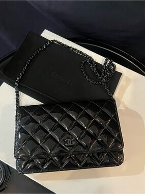 CHANEL WALLET ON CHAIN - VERNIS NOIR